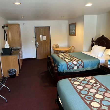 Super 8 By Wyndham Rexburg Hotel Exterior photo