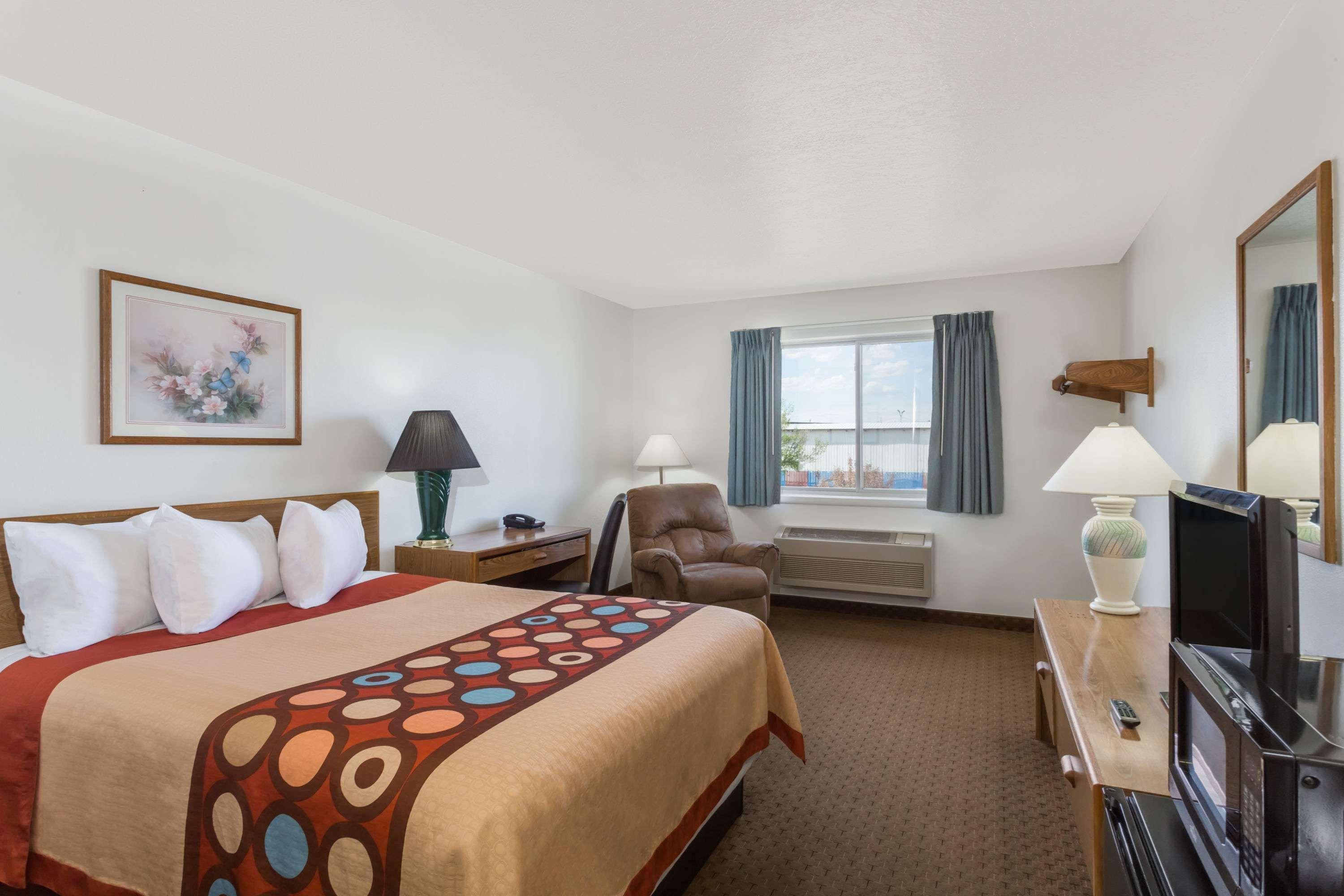Super 8 By Wyndham Rexburg Hotel Exterior photo