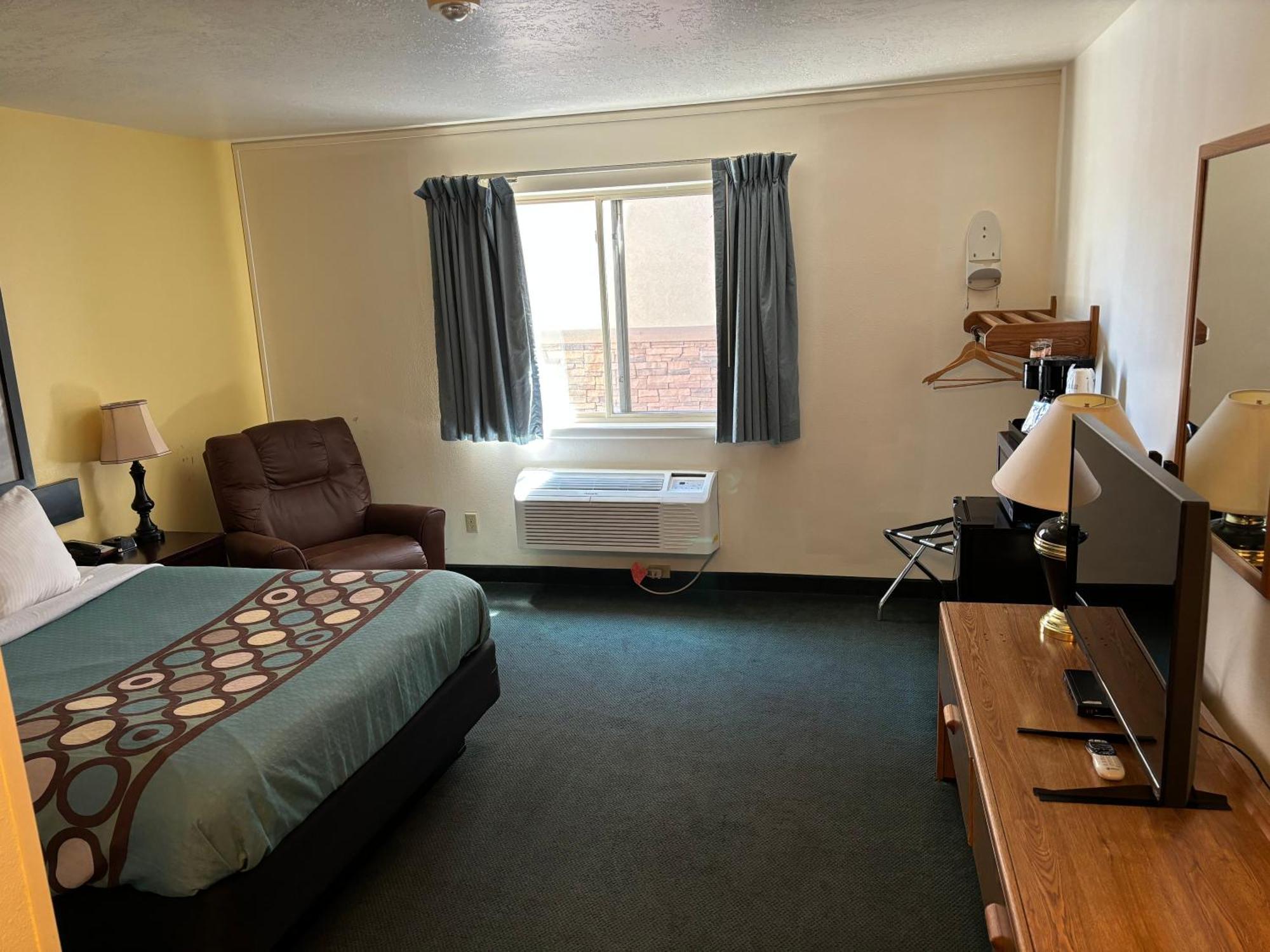 Super 8 By Wyndham Rexburg Hotel Exterior photo