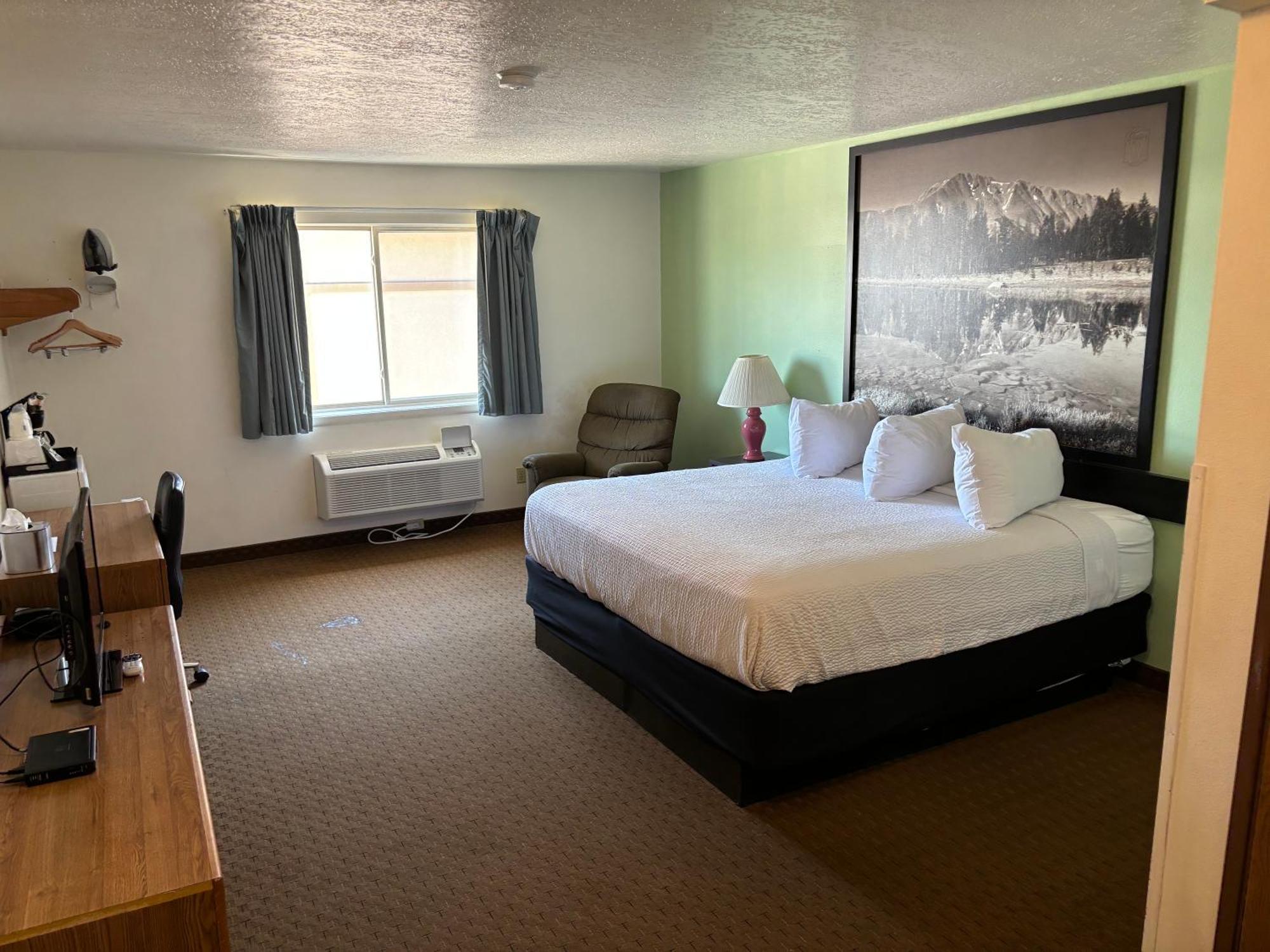 Super 8 By Wyndham Rexburg Hotel Exterior photo